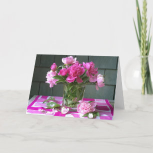 Hete roze pioenrozen op  zijden sjaal feestdagen kaart