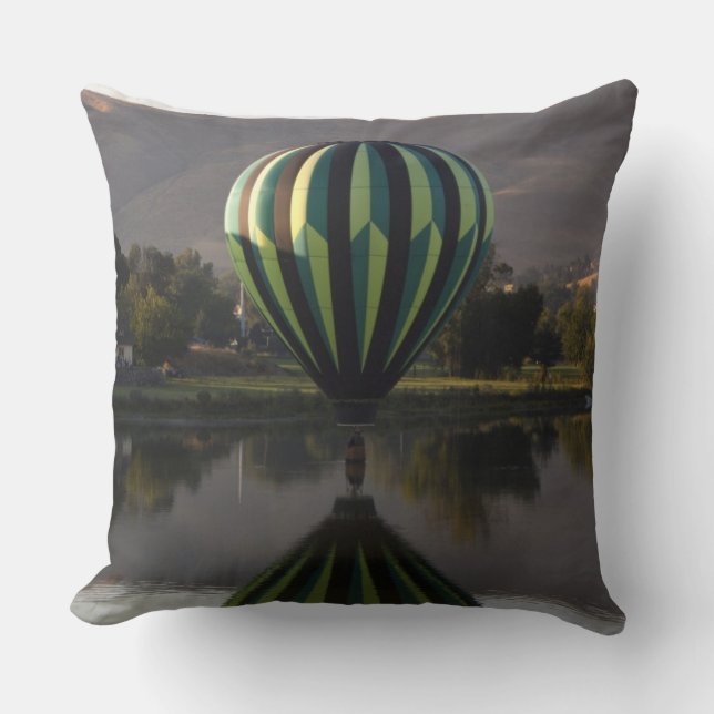 Heteluchtballon boven de Yakima rivier Kussen (Voorkant)