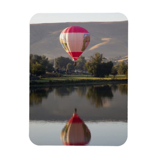 Heteluchtballon boven de Yakima rivier Magneet (Verticaal)