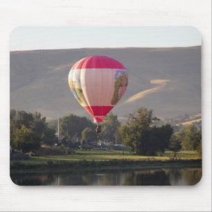 Heteluchtballon boven de Yakima rivier Muismat