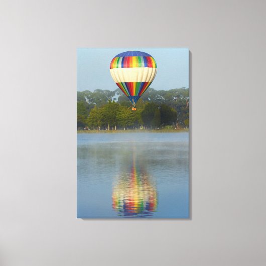 Heteluchtballon boven rivier canvas afdruk (Voorkant)