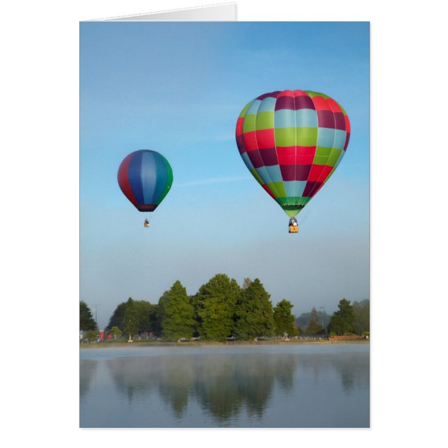 Heteluchtballonnen boven een meer, NZ (Voorkant)