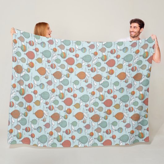  heteluchtballonnen en bewolkte achtergrond van de fleece deken (In situ)