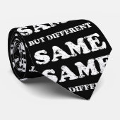 HETZELFDE MAAR VERSCHILLEND STROPDAS (Opgerold)