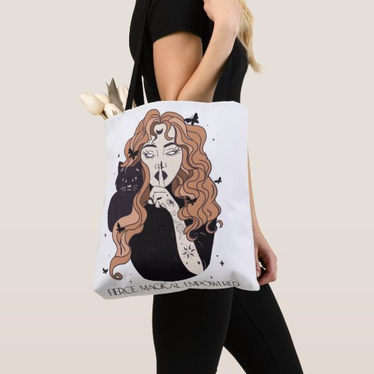Hevige Magische Empowered Vrouw Heks Tote Bag (Dichtbij)