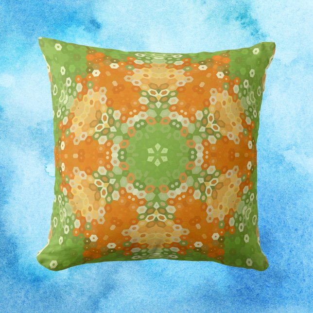 Hex Mandala Groen en Sinaasappel Kussen (Green and Orange Hexagon Mandala Throw Pillow by Wormhole Orbital)
