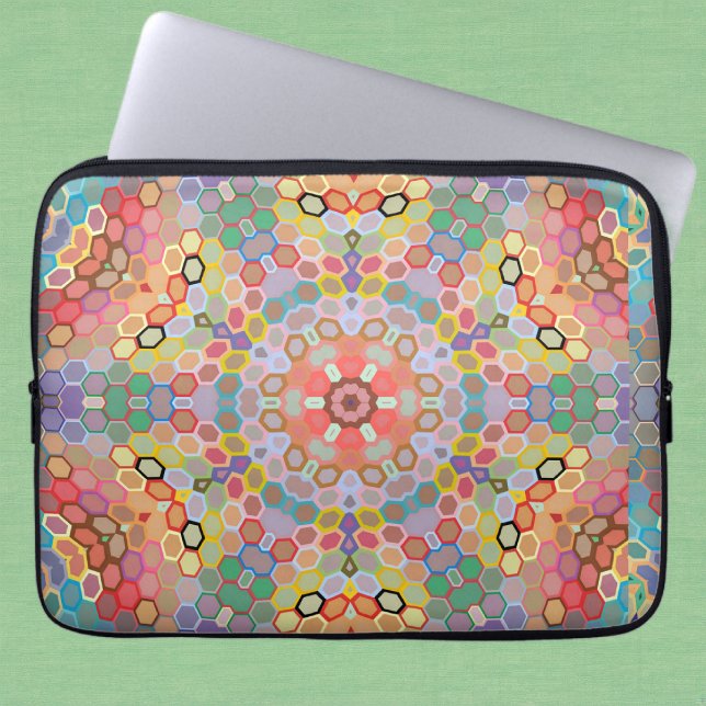 Hex Mandala Regenboog Laptop Sleeve (Rainbow Hexagon Mandala Laptop Sleeve by Wormhole Orbital)