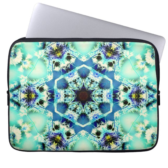 Hexagon kaleidoscoop en sterlicht groen en blauw laptop sleeve (Voorkant)
