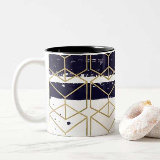 Hexagon Modern Navy Blue Gold Geometric Glam Tweekleurige Koffiemok (Met donut)