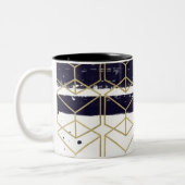 Hexagon Modern Navy Blue Gold Geometric Glam Tweekleurige Koffiemok (Links)