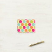 Hexagon-vormen in het  kleurenpatroon post-it® notes (Op bureau)