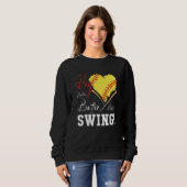 Hey Batter Swing Baseball Player Heart Mom Softbal Trui (Voorkant volledig)