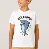 Hey Chums Funny Toothy Shark Pun T-shirt (Voorkant)