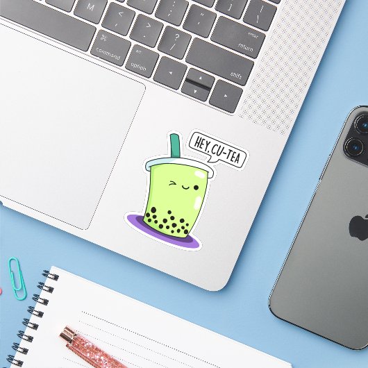 Hey Cu-Tea Funny Boba Tea Pun Sticker (Laptop met iPhone)
