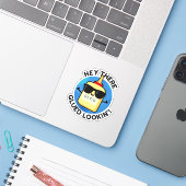 Hey Daar Glued Lookin Funny Glue Pun Sticker (Laptop met iPhone)