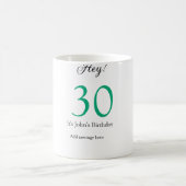 Hey it's 30th birthday green black bold letter nam koffiemok (Center)