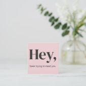 Hey Modern Bold Typography QR Code Pink Vierkante Visitekaartje (Staand voorkant)
