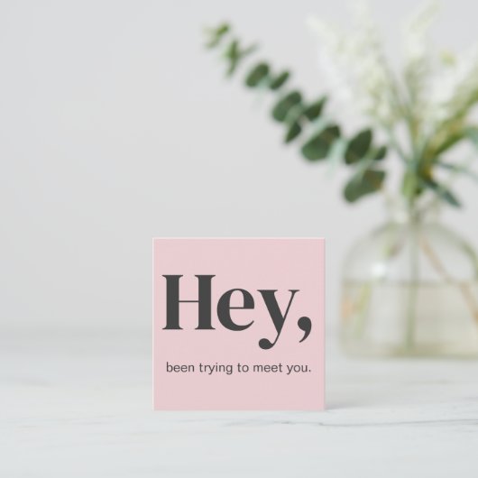 Hey Modern Bold Typography QR Code Pink Vierkante Visitekaartje (Staand voorkant)