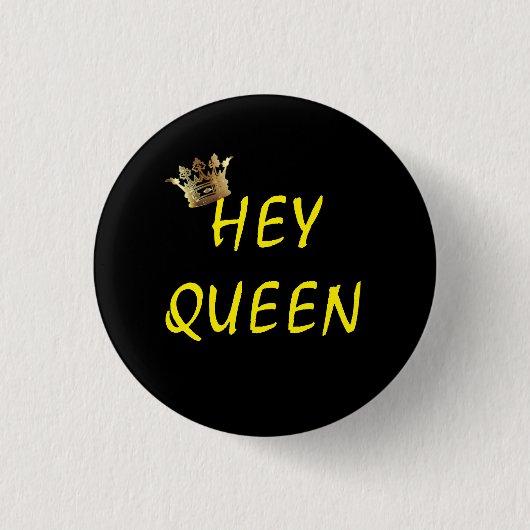 HEY QUEEN BLACK YELLOW CROWN RONDE BUTTON 3,2 CM (Voorkant)