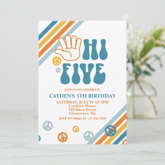 Hi Five Retro Boy 5de verjaardagsuitnodiging Kaart (Staand voorkant)