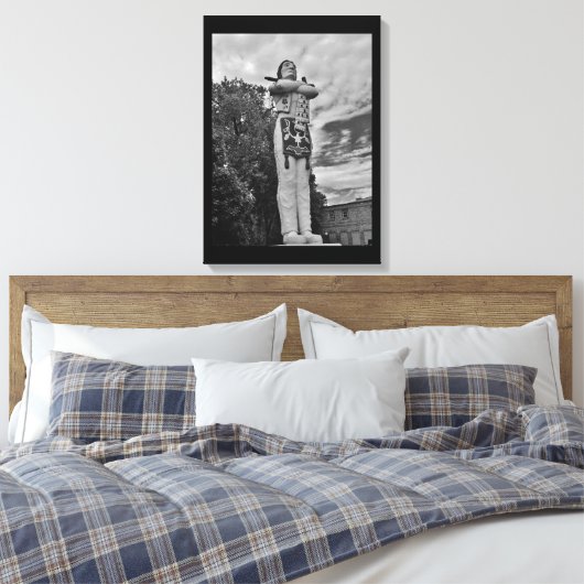 Hiawatha Statue Canvas Afdruk (Insitu (Slaapkamer))