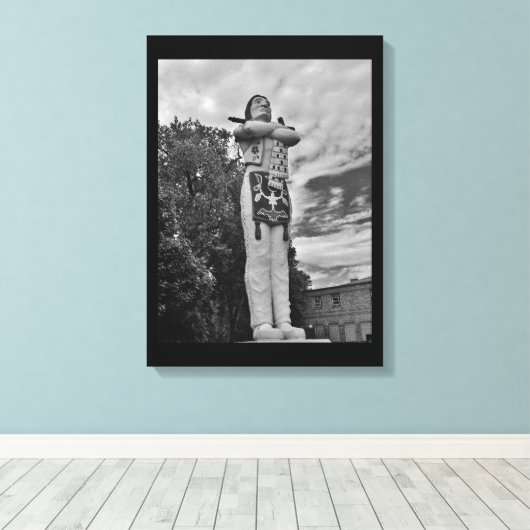 Hiawatha Statue Canvas Afdruk (Insitu (Houten vloer))