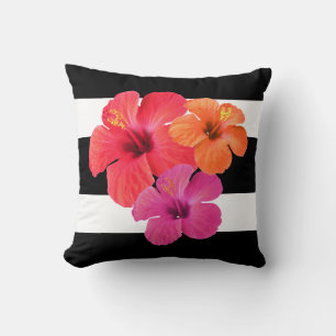 Hibiscus bloemen op zwart-witte strepen kussen