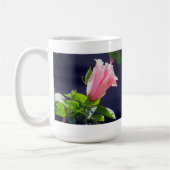 Hibiscus in fel licht koffiemok (Links)