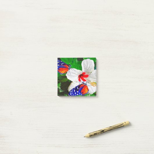 Hibiscusbloem met Tiger Longwing Post-It Notes (Op bureau)