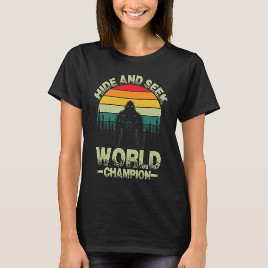 Hide and seek world champion wilderness & adventur t-shirt (Voorkant)