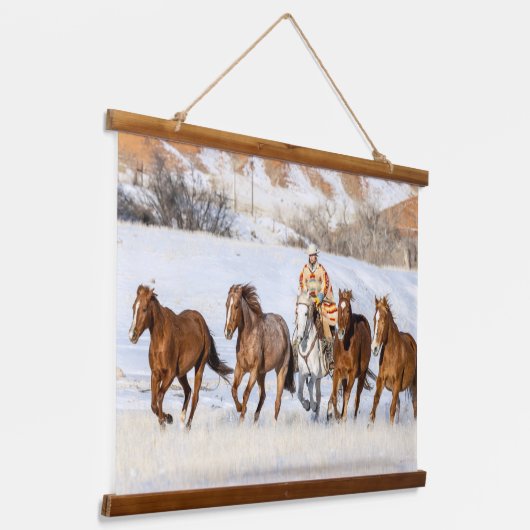 Hideout Horse Ranch, Wrangler en Horses Hangend Wandkleed (Gebogen)