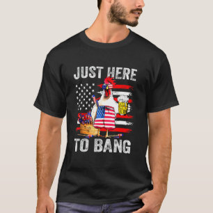 Hier gewoon om Usa-vlag kip bier vuurwerk te slaan T-shirt