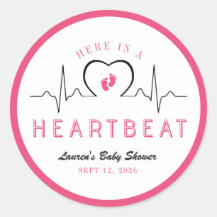 Hier in een Hartslag Hartmonitor Roze Baby Shower Ronde Sticker