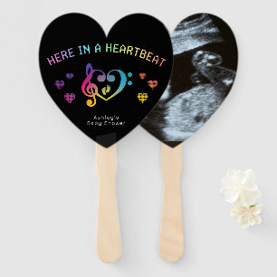 Hier in een Hartslag Regenboog Baby Shower Foto Handwaaier