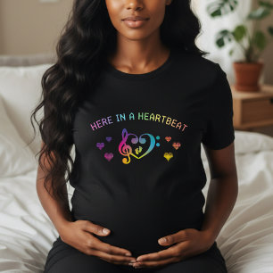Hier in een Hartslag Regenboog Muziek Baby Shower T-shirt