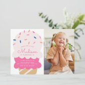 Hier is de Scoop Ice Cream Foto Birthday Party Kaart (Staand voorkant)