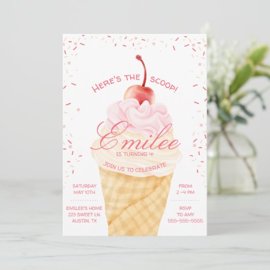 Hier is de Scoop Ice Cream kegel zomer verjaardag Kaart (Staand voorkant)