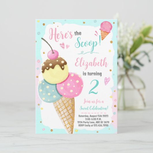 Hier is de Scoop Ice Cream Verjaardag Kaart (Staand voorkant)