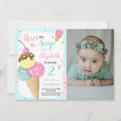 Hier is de Scoop Ice Cream Verjaardagsfoto Kaart (Voorkant)