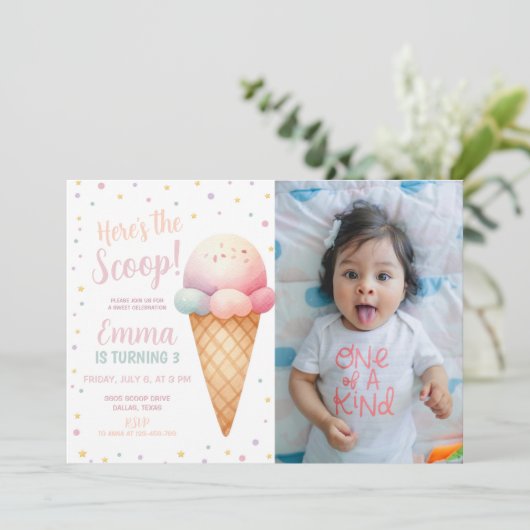 Hier is de Scoop Pastel Pink Ice Cream Foto Kaart (Staand voorkant)