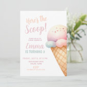 Hier is de Scoop Pastel Pink Ice Cream Verjaardag Kaart (Staand voorkant)