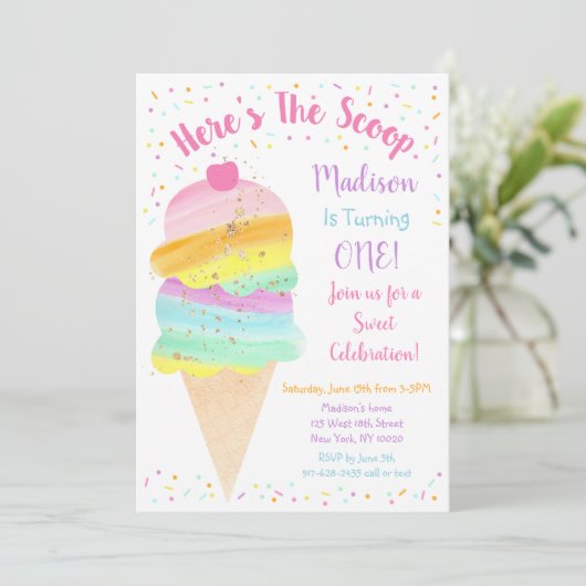 Hier is de Scoop Rainbow Ice Cream Birthday Kaart (Staand voorkant)