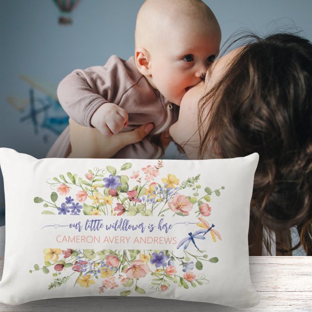 Hier is een kleine bloem gepersonaliseerd kussen (A Little Wildflower is Here Personalized Lumbar Pillow)