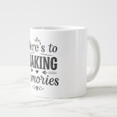 Hier is het maken van herinneringen cadeau grote koffiekop (Voorkant rechts)