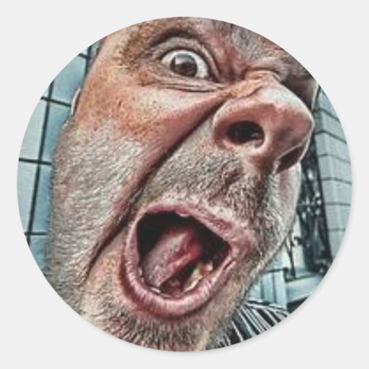 "Hier kijk je naar" Goofy Face Ronde Sticker (Voorkant)