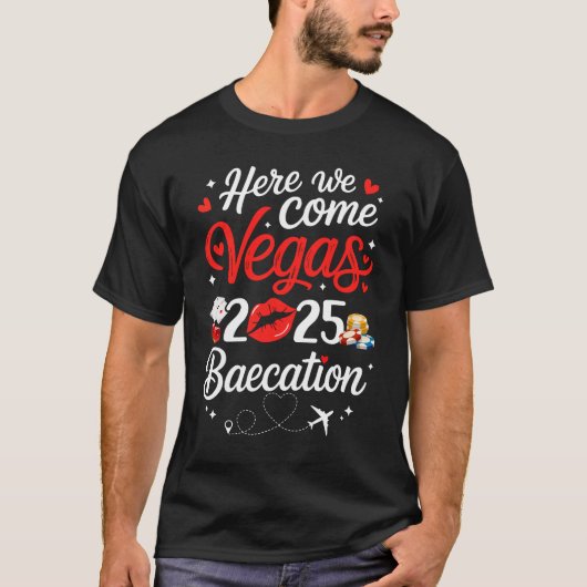 Hier komen we Vegas Baecation 2025 koppels Honeymo T-shirt (Voorkant)