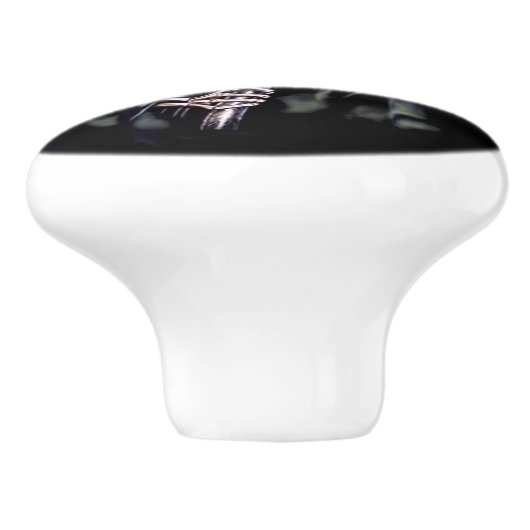 Hier komt Comes Grim Keramische Knop (Zijkant)