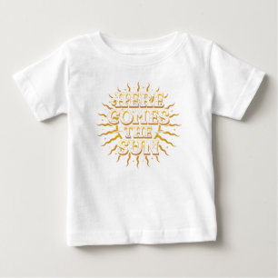 Hier komt de Baby boven-T-shirt van de zon / wit