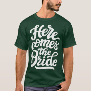 Hier Komt De Bruid Grappig Bachelorette Feestje Hu T-shirt