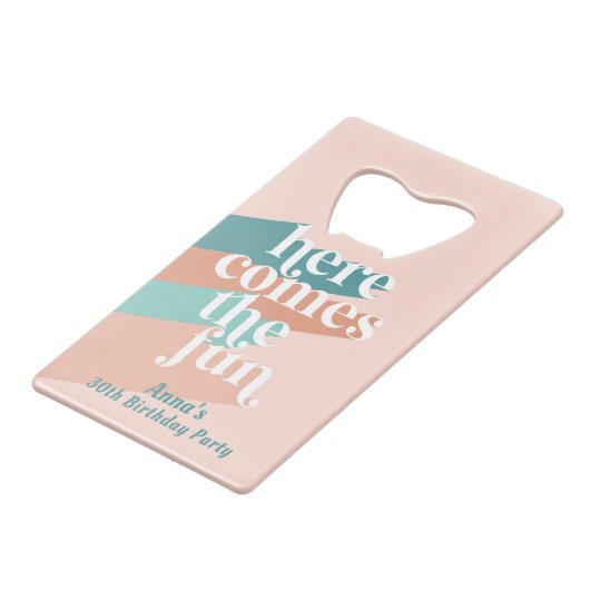 Hier komt de Fun 30th Birthday Favor Creditkaart Flessenopener (Achterkant Gekanteld)